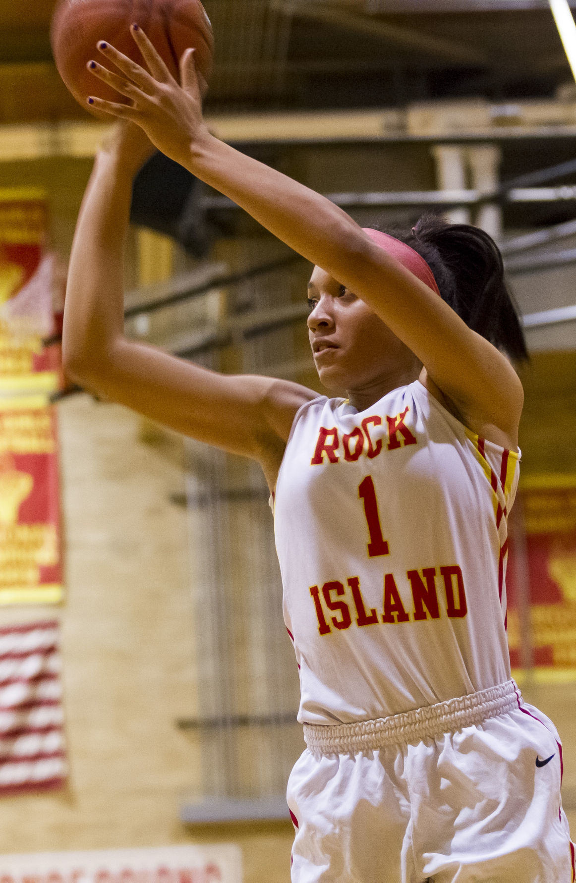 112415-moline-RI-basketball-07